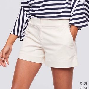 Loft khaki shorts size 00 great condition.